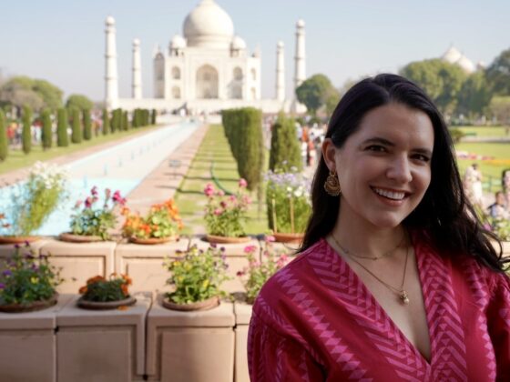 Sarah Abogabir in front of the Taj Mahal